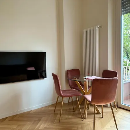 Stylish Flat Porta Romana E Bocconi Lägenhet Milano