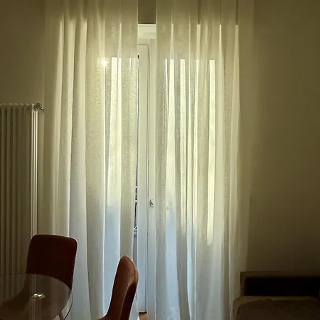 Stylish Flat Porta Romana E Bocconi Lägenhet Milano
